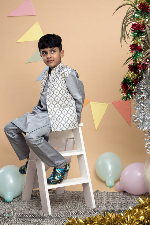 Grey kurta set with Jacket